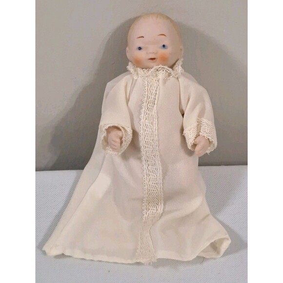 Vintage Shackman Bisque Porcelain Baby Doll in Christening Outfit Made in Japan - Picture 1 of 8
